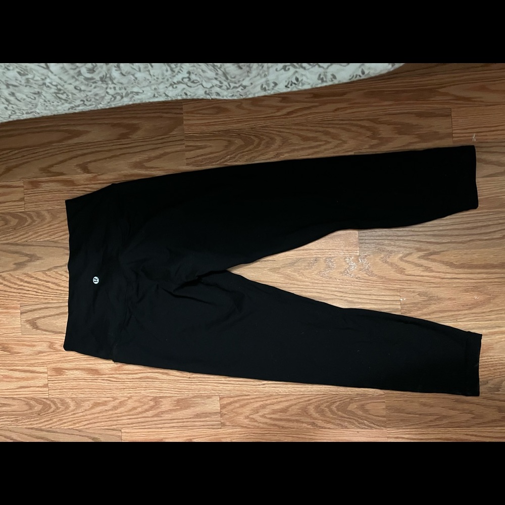 Lululemon Wunder Under High-Rise Tight 25" 
Luon (Size 8 and never worn)